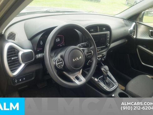 Used 2024 Kia Soul LX w/ Option Group 015 FWD image 5
