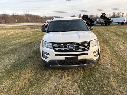 Used 2016 Ford Explorer XLT w/ Equipment Group 202A image 5