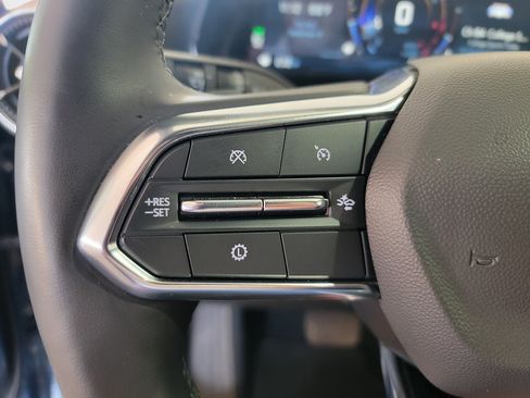 Used 2026 Chevrolet Equinox LT FWD image 16