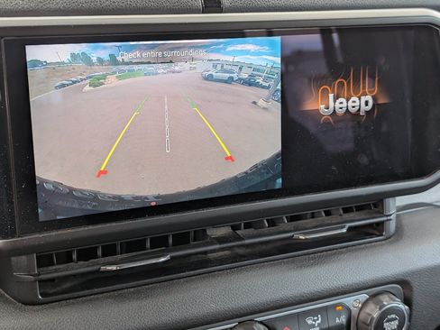 Used 2024 Jeep Wrangler Unlimited AWD/4WD image 16