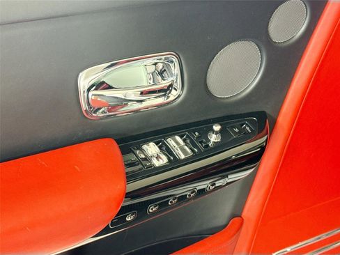 Used 2018 Rolls-Royce Phantom Sedan image 14