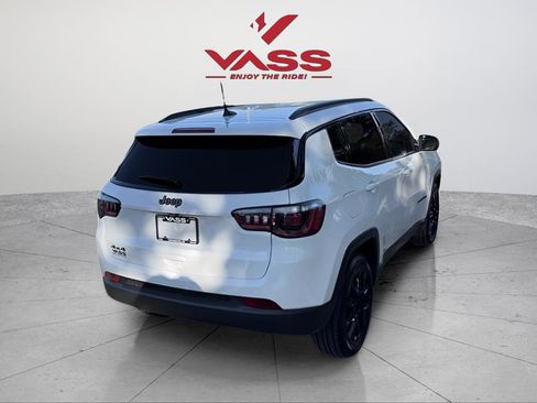 Used 2026 Jeep Compass Latitude w/ Quick Order Package 29K AWD/4WD image 9