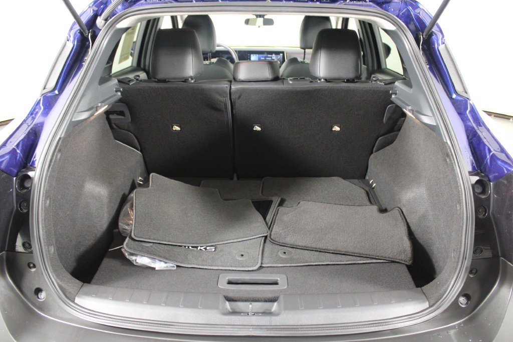 Certified 2025 Nissan Kicks SR FWD image 17