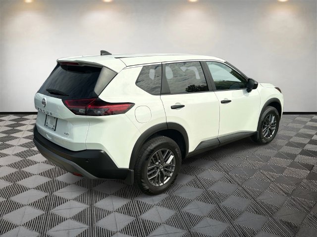 Used 2023 Nissan Rogue S AWD/4WD image 6