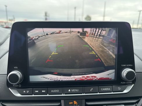 Used 2024 Nissan Altima 2.5 SV FWD image 20