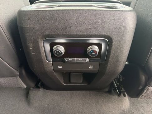 Used 2024 GMC Yukon SLT image 16