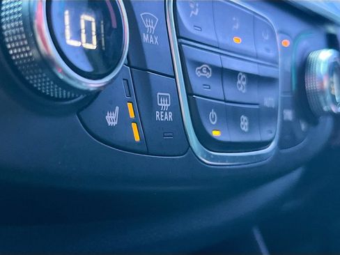 Used 2024 Chevrolet Traverse LT FWD image 19