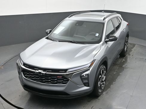 Used 2026 Chevrolet Trax RS w/ Sunroof Package FWD image 34