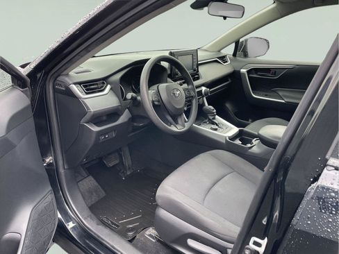 Used 2019 Toyota RAV4 LE AWD/4WD image 11