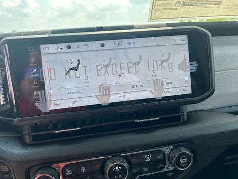 New 2025 Jeep Gladiator Sport image 28