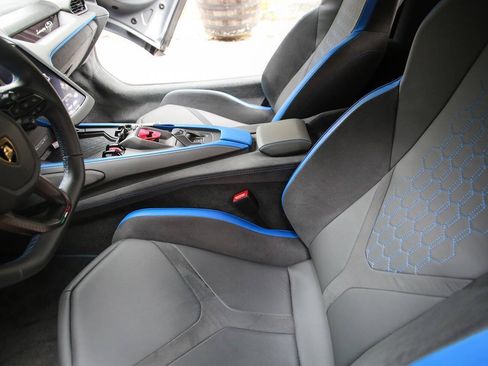 Used 2024 Lamborghini Revuelto AWD/4WD image 32