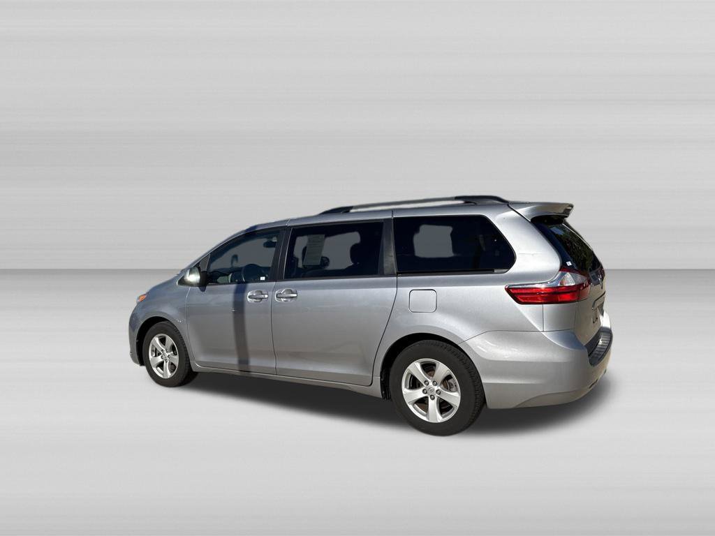 Used 2017 Toyota Sienna LE FWD image 8