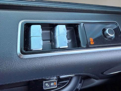 Used 2020 Land Rover Range Rover image 17