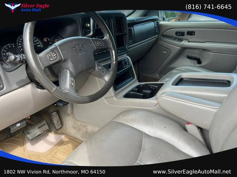 Used 2004 Chevrolet Suburban Z71 w/ Preferred Equipment Group AWD/4WD image 6