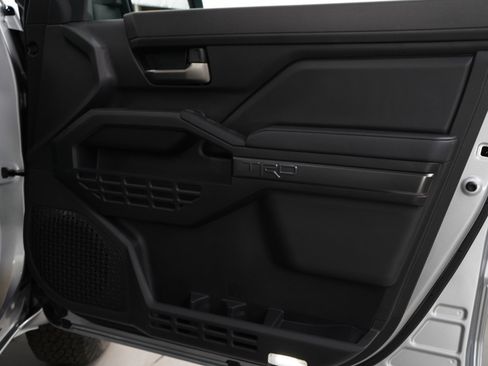 Used 2025 Toyota Tacoma TRD Off-Road image 9