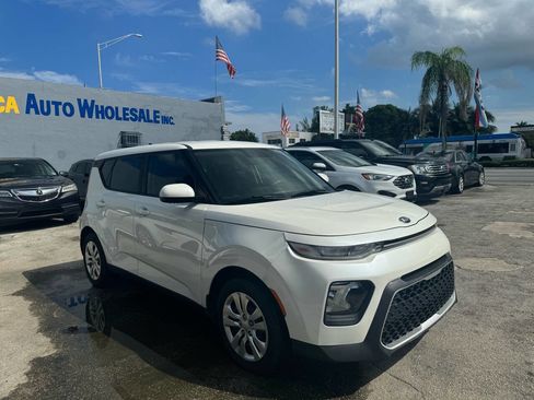 Used 2020 Kia Soul LX image 12