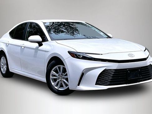 Used 2025 Toyota Camry LE FWD image 2