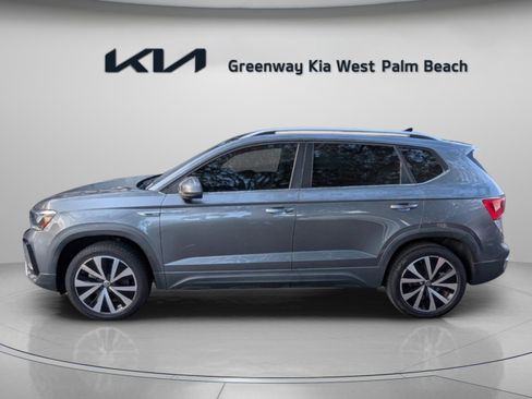 Used 2022 Volkswagen Taos SE image 5