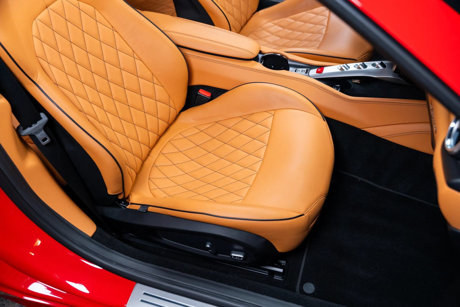 Used 2015 Ferrari California T RWD image 99