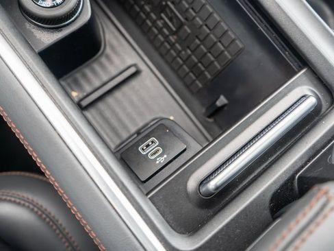 Used 2025 Ford Expedition Active image 34