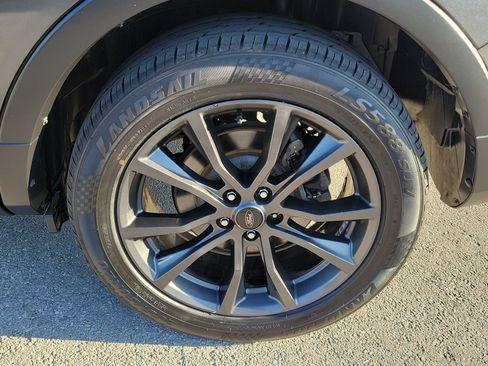 Used 2019 Ford Explorer XLT w/ Equipment Group 202A image 12