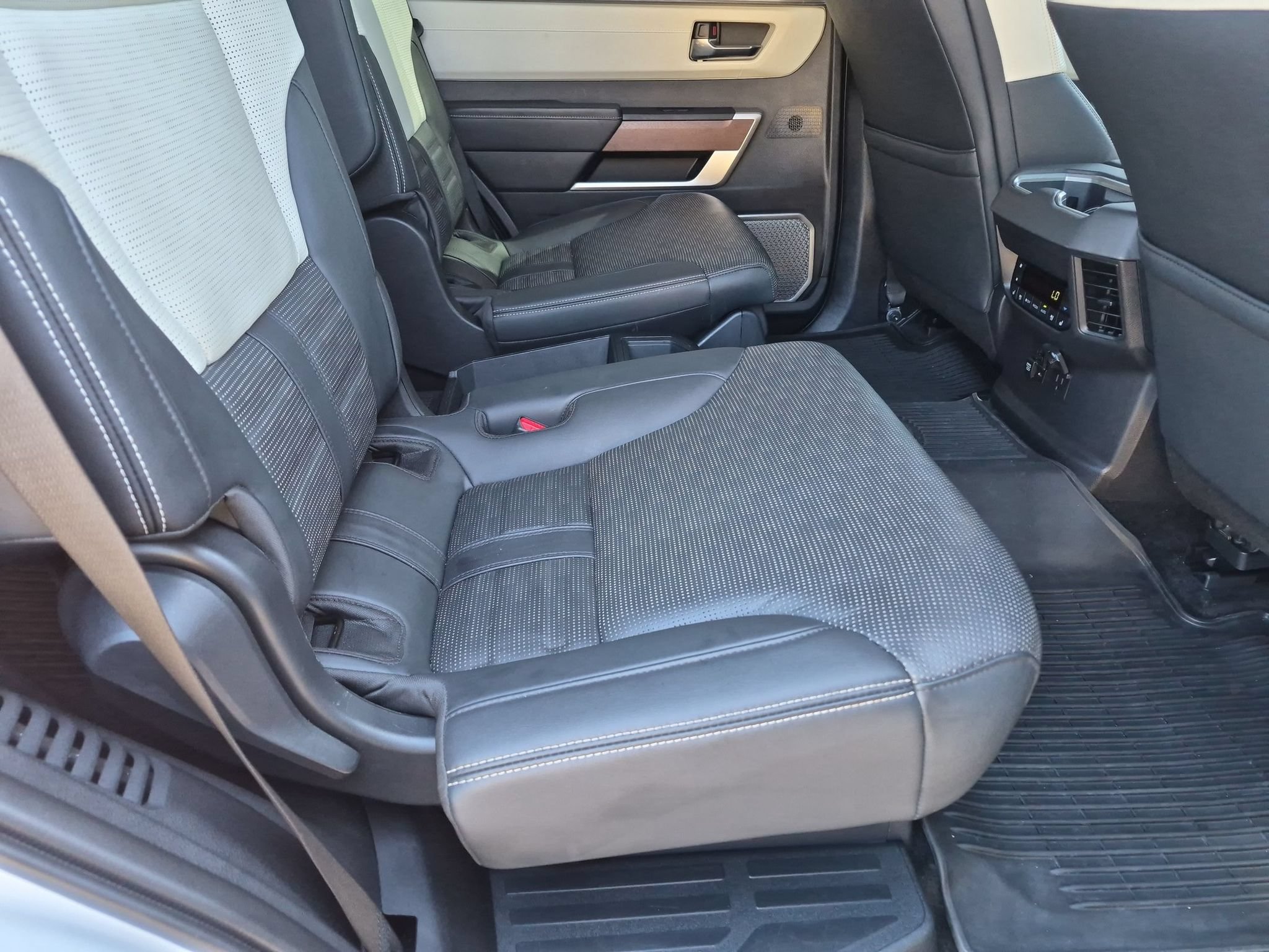 Used 2025 Toyota Sequoia Capstone AWD/4WD image 18