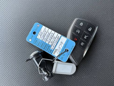 Used 2025 Chevrolet Tahoe Premier AWD/4WD image 16