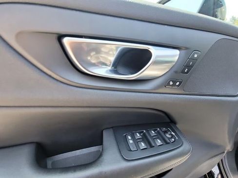 Used 2025 Volvo V60 B5 Cross Country Plus AWD/4WD image 22