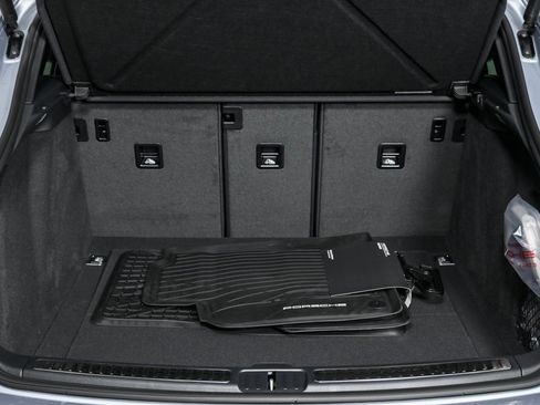 New 2026 Porsche Macan image 30