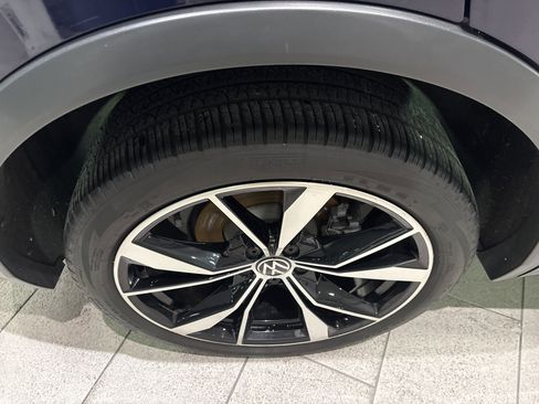 Used 2023 Volkswagen Tiguan SEL R-Line image 17