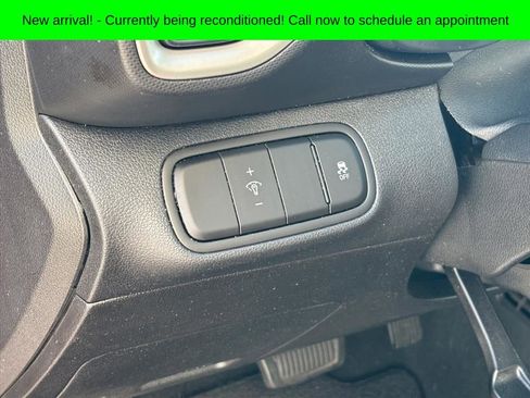 Used 2023 Hyundai Venue SEL image 8