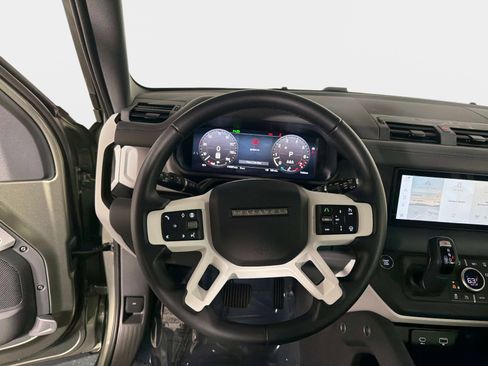 Used 2024 Land Rover Defender 110 S image 41