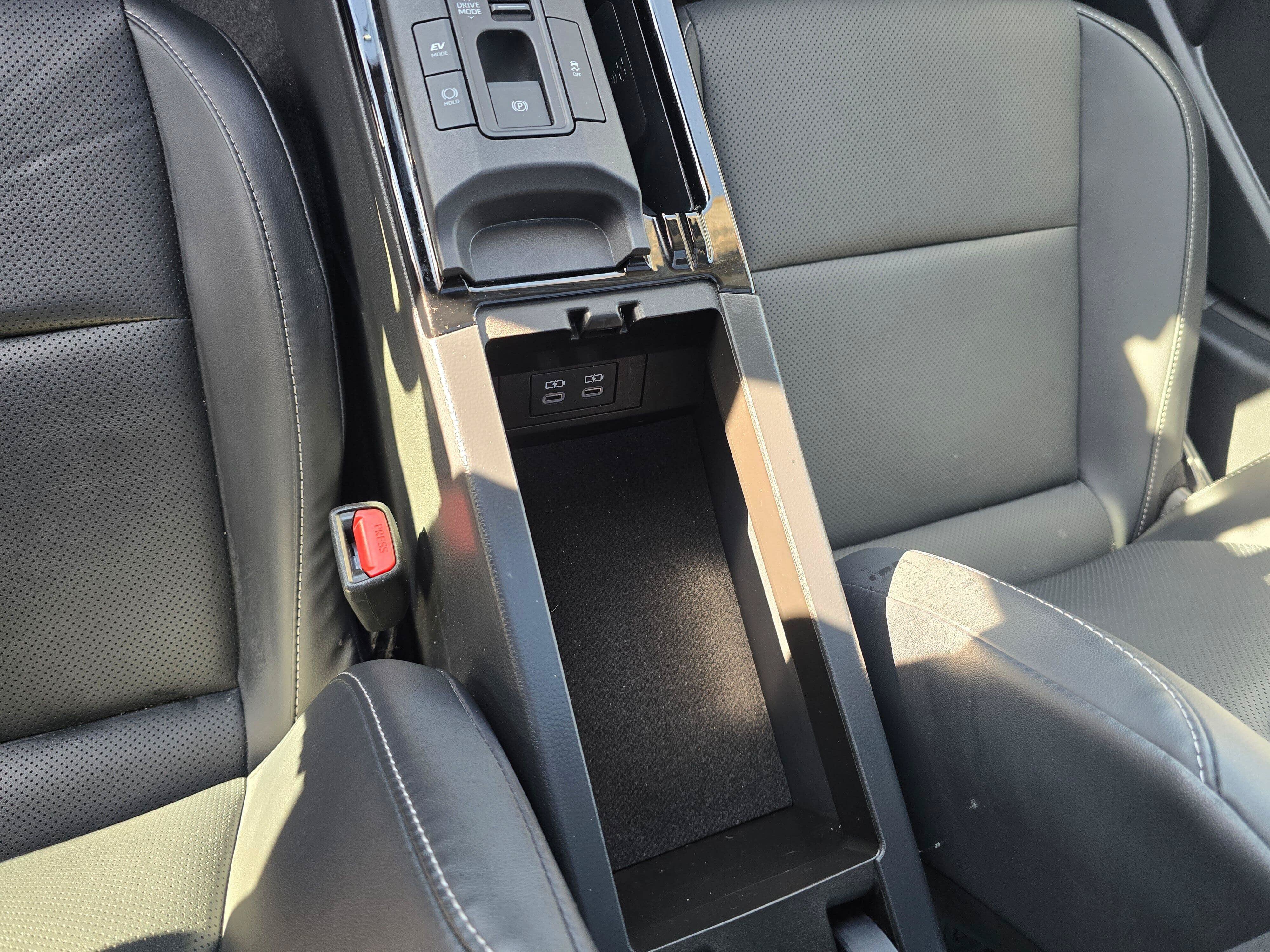 Certified 2025 Toyota Prius XLE FWD image 30