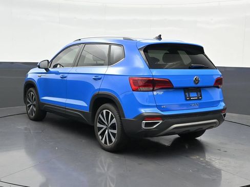 Used 2022 Volkswagen Taos SE FWD image 3