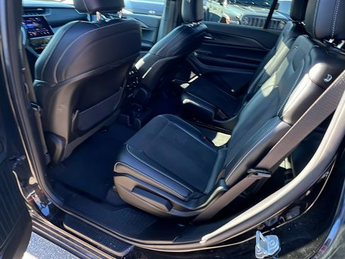 Used 2025 Jeep Grand Cherokee L Altitude image 25