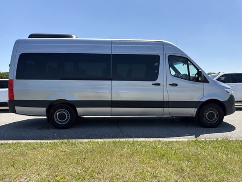 Used 2025 Mercedes-Benz Sprinter 2500 image 10