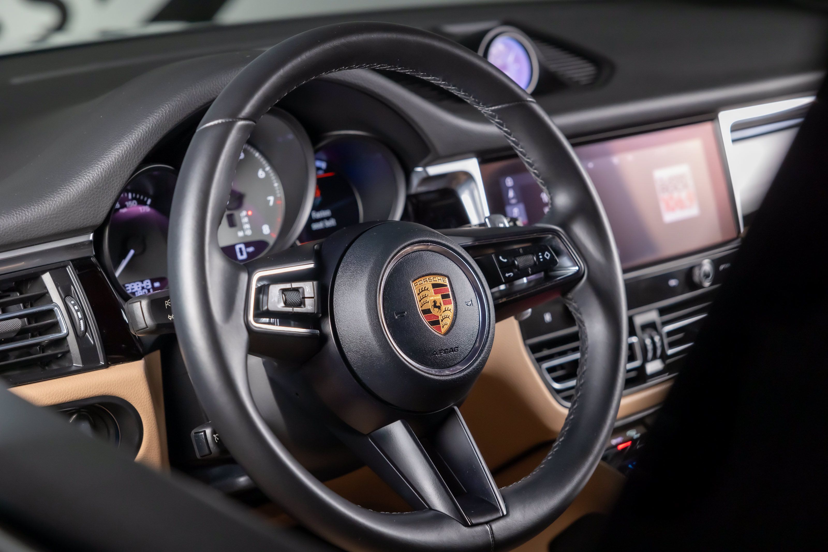 Used 2022 Porsche Macan S AWD/4WD image 30