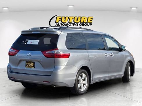 Certified 2017 Toyota Sienna LE FWD image 5
