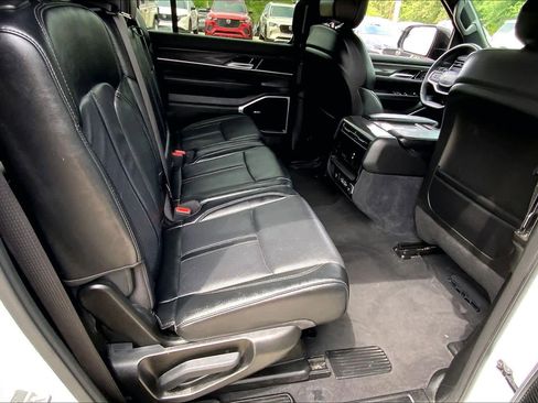 Used 2024 Jeep Wagoneer L Series II RWD image 20