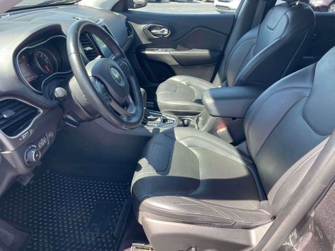 Used 2019 Jeep Cherokee Limited AWD/4WD image 5