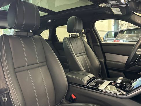 Certified 2021 Land Rover Range Rover Velar R-Dynamic S image 31