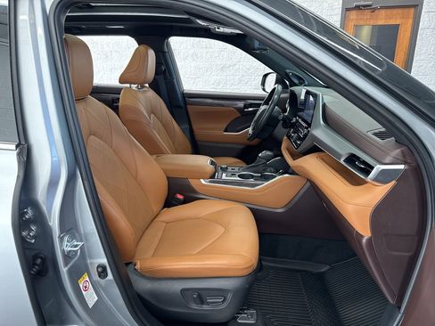 Certified 2021 Toyota Highlander Platinum image 55