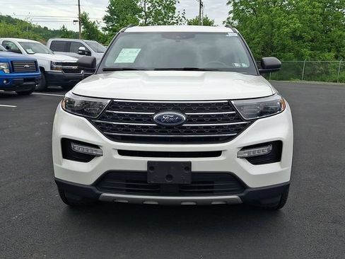 Certified 2023 Ford Explorer XLT w/ Equipment Group 202A AWD/4WD image 3