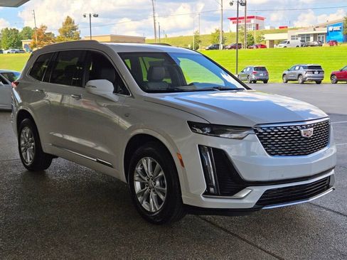 New 2025 Cadillac XT6 Luxury image 13
