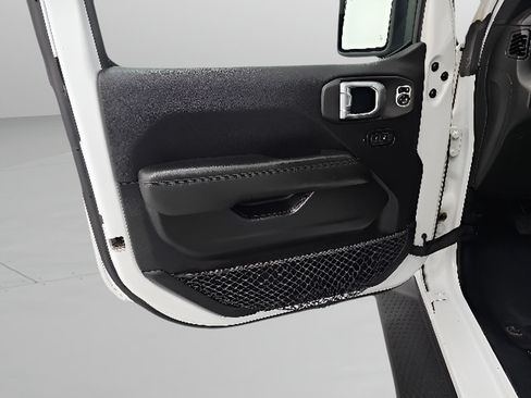 Used 2020 Jeep Wrangler Unlimited Sahara AWD/4WD image 11