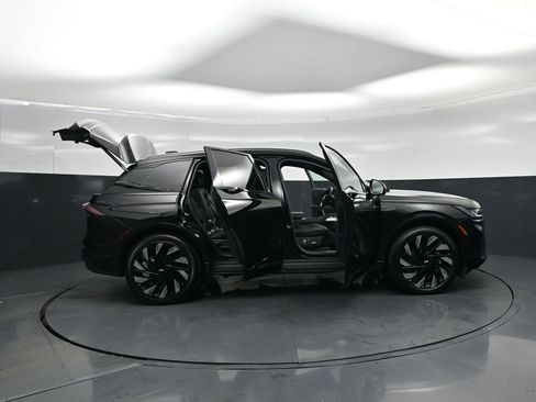 Used 2024 Lincoln Nautilus Reserve w/ Equipment Group 202A AWD/4WD image 4