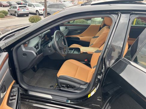 Used 2025 Lexus ES 350 image 16