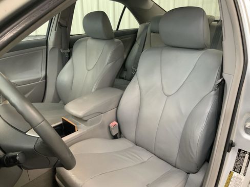 Used 2007 Toyota Camry XLE FWD image 3