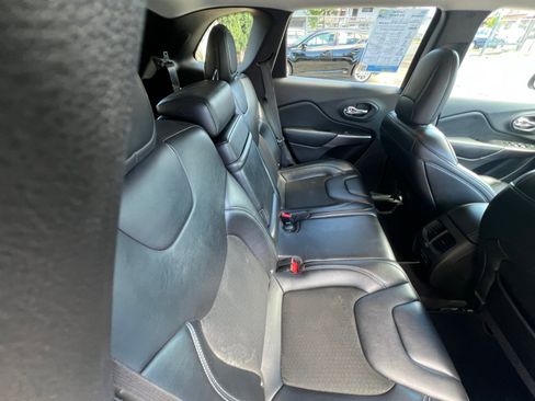 Used 2019 Jeep Cherokee Latitude Plus image 25