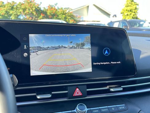 Used 2025 Hyundai Elantra SEL image 17